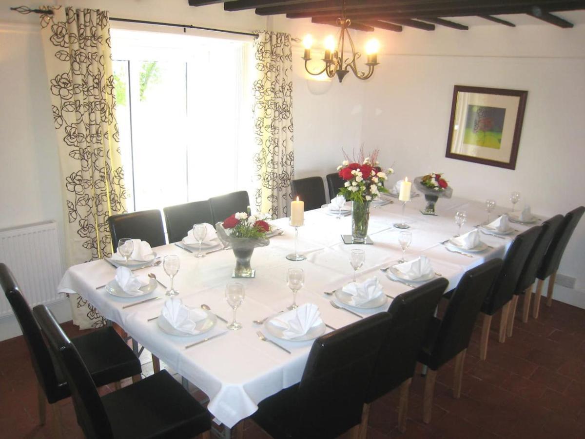 Arden Hill Farmhouse - Hot Tub, Snooker Table, Sleeps 16 ستارتفورد أبون آفون المظهر الخارجي الصورة